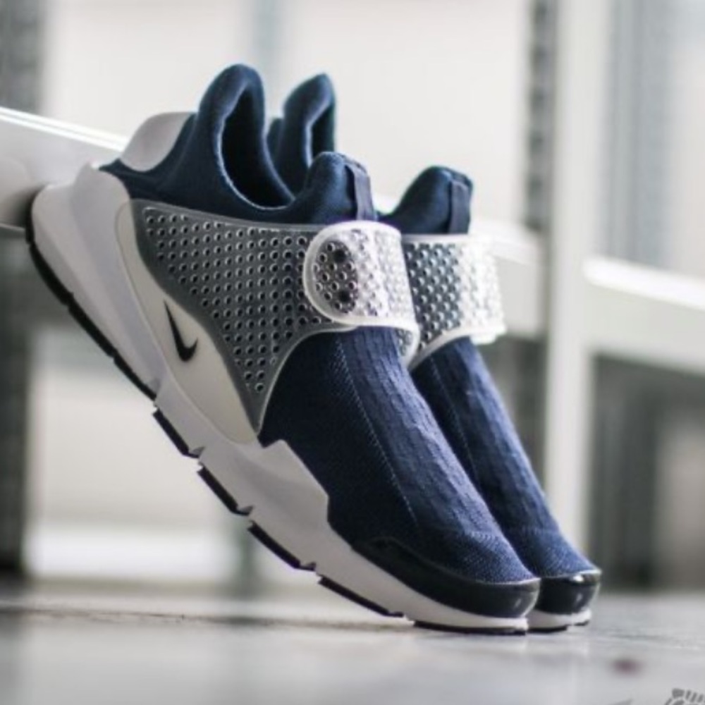 Nike Sock Dart Low Binary Blue big kids Size US 7Y.  904276401